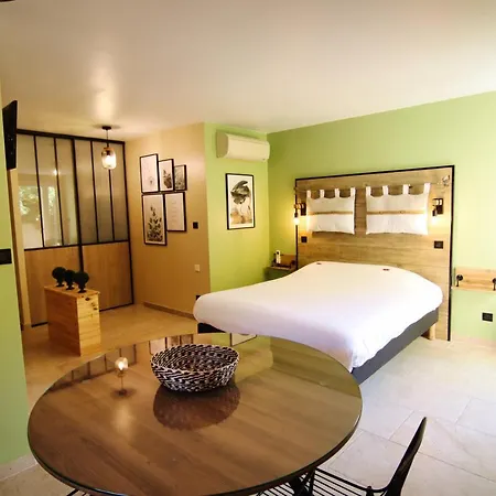 Couette-café La Demeure Insoupçonnée 4*